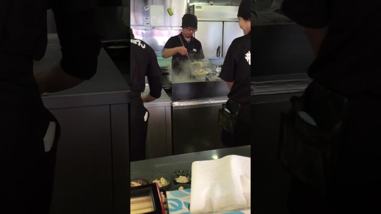 井手チャンポンの華麗な捌き、野菜大盛です。佐世保白岳店