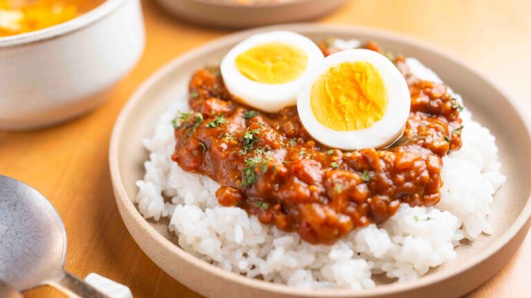 【鶏ミンチ簡単レシピ】たった20分！ダル〜い夜でもチャチャッと作れる♪細かく刻んで煮込むだけ。