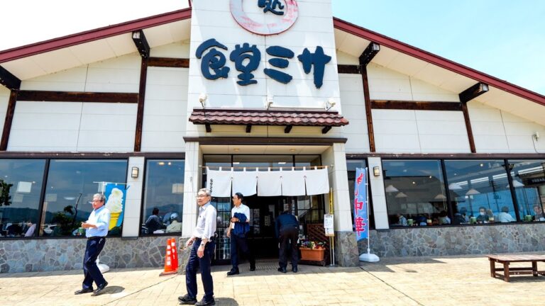 爆食ドライバーたちがスタミナつける道の駅ドライブイン食堂の１日１０００杯爆売れニンニク味噌ラーメン丨新潟・北陸グルメ４選