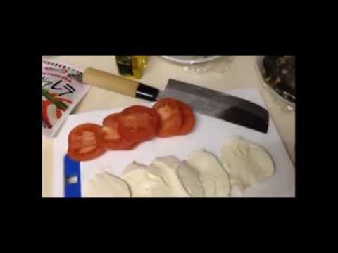 トマトとモッツァレラチーズのカプレーゼを作る･･･！