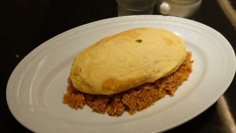 渋谷ヒカリエ「CAFÉ AUX BACCHANALES」のスフレオムライス