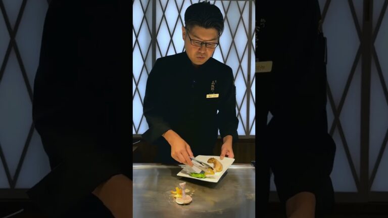 オマール海老とキノコのブルギニヨンバターソース。プリップリの食感のオマール海老と香り高いキノコに抜群に合うブルギニヨンバターソースで召し上がれ。#群馬 #鉄板焼き #高崎 #記念日 #ホテル