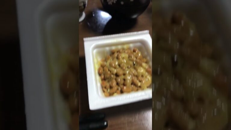 【朝食】わかめ、納豆、味噌汁
