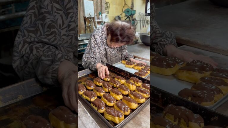 おばあちゃんが作る60円エクレアと50円シュークリーム #japanesefood