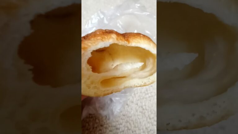 中身が空洞なパン…これは詐欺だー()