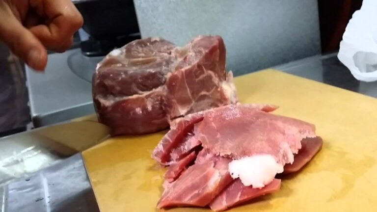 【 地産地消 】イノシシ の 肉 ですヾ(ﾟ∀ﾟ)