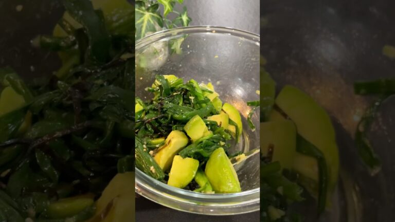 🔶ニラとアボカドのさっぱりナムル✨レシピはインスタ@yun_recipe365に載せてます☺️#簡単レシピ#時短レシピ#副菜#ナムル#ニラレシピ#アボカドレシピ#shorts