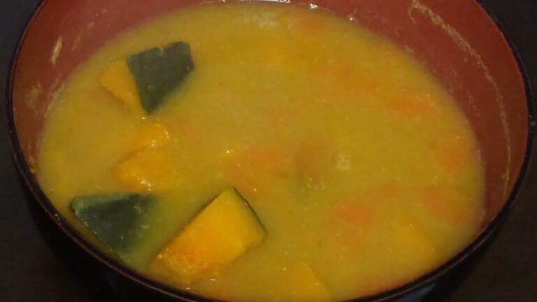 [貧乏飯]節約レシピかぼちゃとにんじんの味噌汁の作り方！！