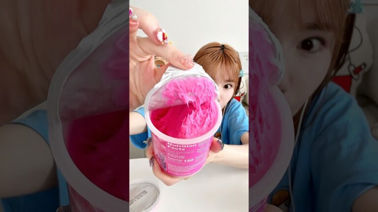 謎のピンクお菓子🍭　#mukbang #モッパン #咀嚼音asmr #asmr #funfetti @hungryhungryhallie