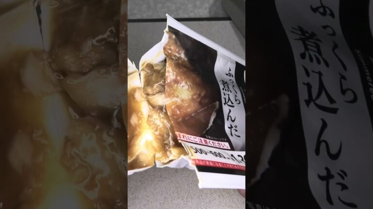 セブンイレブンのふっくら煮込んださばの味噌煮を切りました。　#セブンイレブン #さば #味噌煮