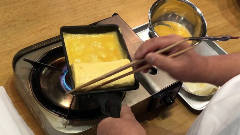 京料理人が巻く出汁巻玉子（6個巻）（巻く側から）
