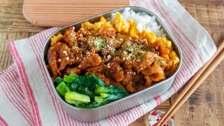 【材料３つだけ】こりゃごはんに合わないわけがない！豚こま肉のミートソース風炒め弁当bento#1026