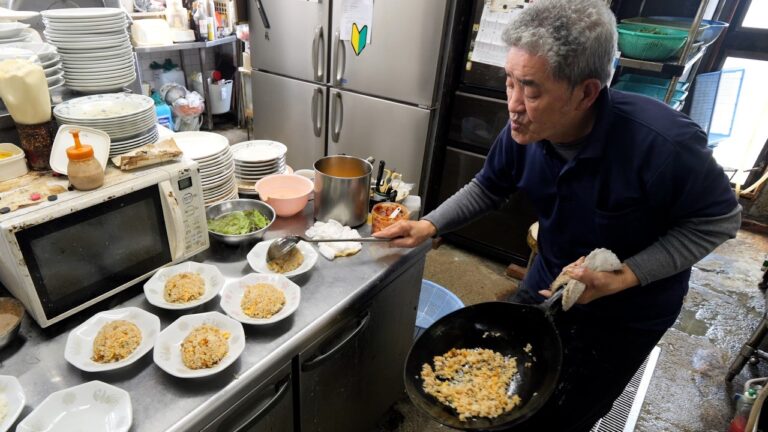 焼きめしラッシュ！７３歳鉄人店主が厨房をブン回す田舎にポツンと中華食堂