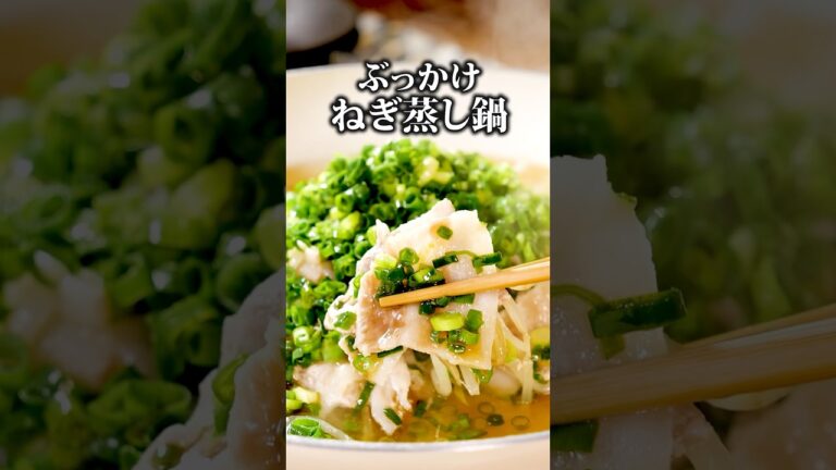 材料入れて火にかけるだけ「ごま油の豚バラもやしフライパン蒸し鍋」#崎山つばさ が作るフライパン蒸し鍋は⬆️をクリック #フライパン #鍋 #ごま油  #豚バラ