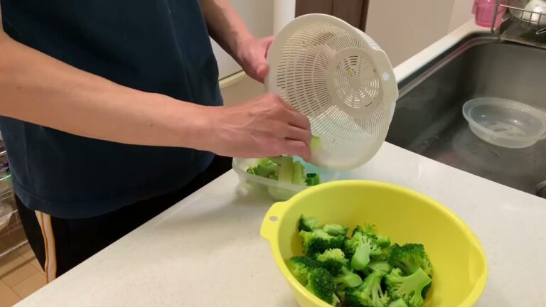 【孤独のキッチン】ブロッコリーとトマトのマヨサラダ