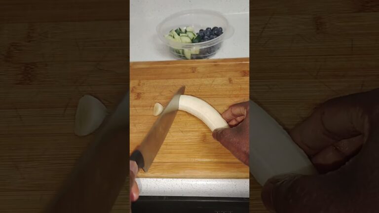 Detox & Glow: The Blueberry–Cucumber–Banana Cleanse Smoothie