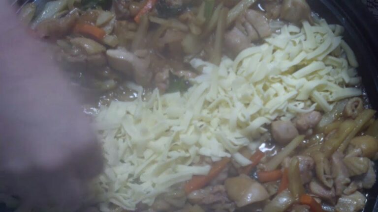 辛くないチーズタッカルビ作りながら食べていきます☆