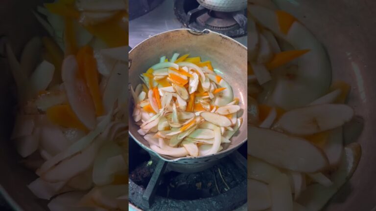 料理人の日常の音37 きんぴら炒め煮の音　ごぼう、玉ねぎ、人参でシンプルなキンピラ　#asmr  #キンピラごぼう　#料理音  #料理  #shorts  #和食