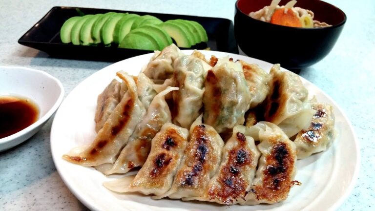 【簡単家庭料理】黄金色の青じそ餃子！香りが爽やかヘルシー餃子！にんにく使いません！