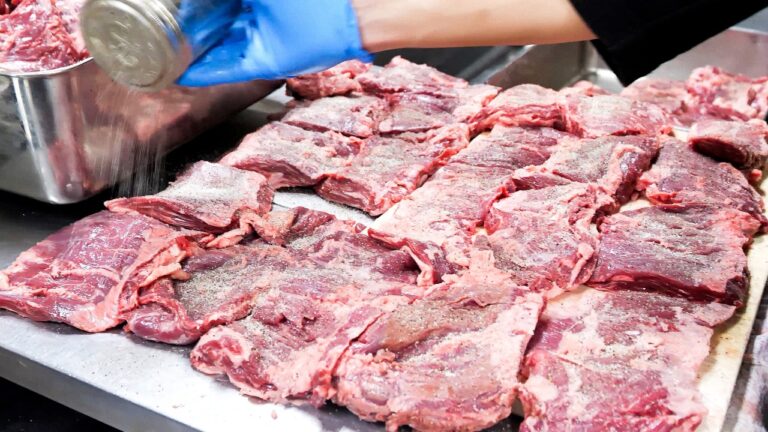 ライス取り放題！肉厚ステーキが最高すぎる地元密着レストランに突撃取材！