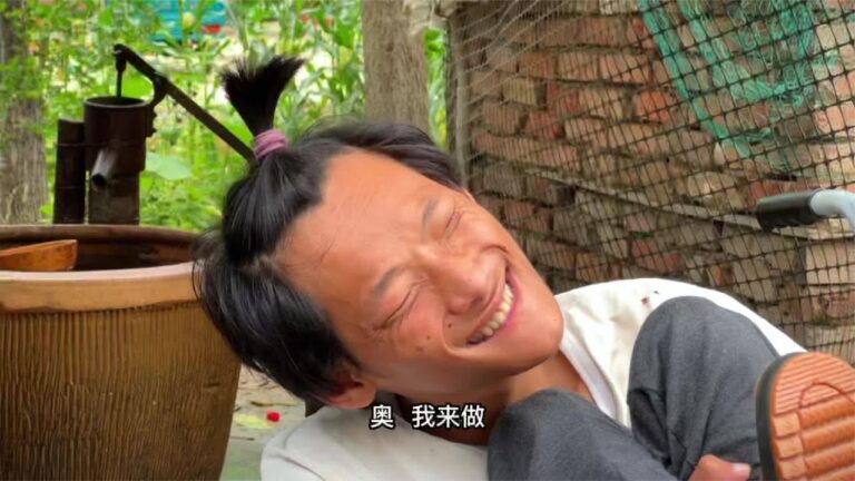 今天给他娘俩炖个冬瓜乌鸡汤喝，看她俩开心的样子，我心里真幸福