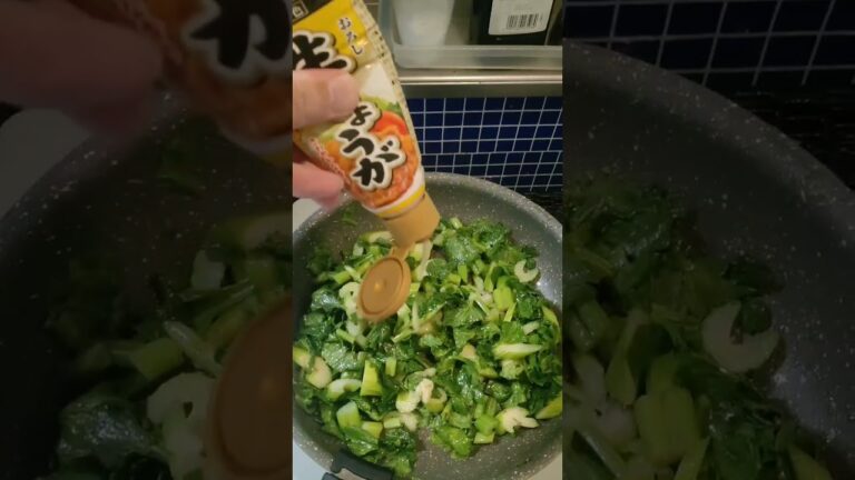 セロリを、刻んで、炒める。