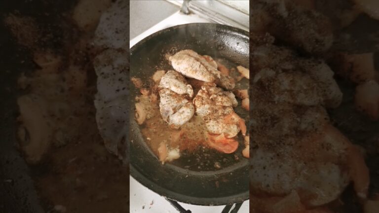 #viralvideo chicken pieces into a burger 5 October 2025