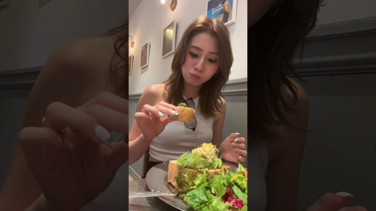 アメリカ人が日本のアボカドトートス食べてみたら何やら異変が… #ろこゆん #朝ご飯 #グルメ
