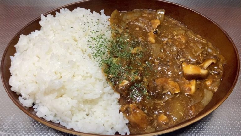 鯖缶を使った玉ねぎカレーの簡単レシピ【節約飯】