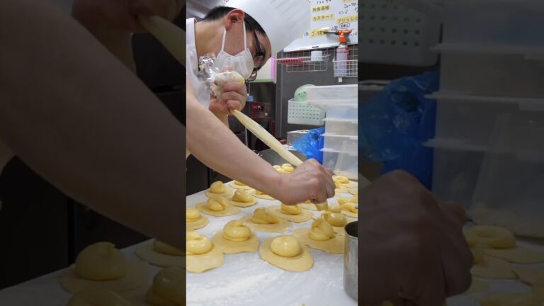 お店で人気No.1！絶品カスタードのクリームパン作り｜尼崎市『Tentation!』