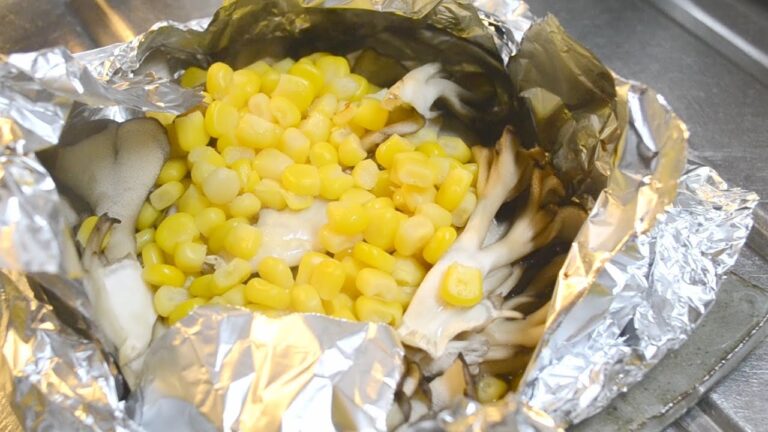 舞茸とコーンのバターホイル焼きの作り方　　How to make broiled maitake-mushroom and corn warped in foil
