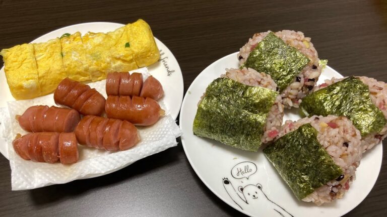 妊婦が作る朝ごはん[だし巻き玉子と梅おかかおにぎり]
