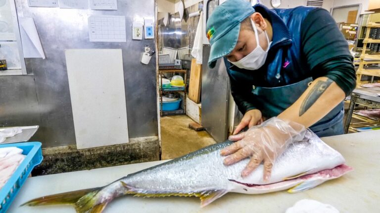 早朝３時半開始市場アニキが作るコスパ最強海鮮市場メシが凄い！