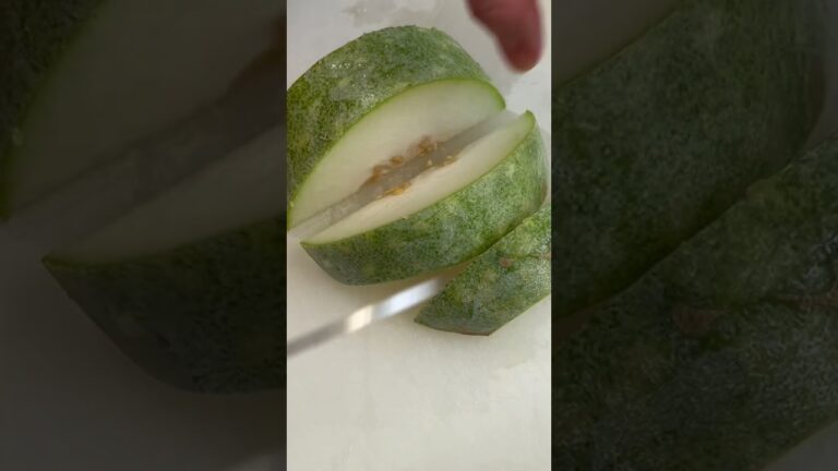 冬瓜を切る【冬瓜のそぼろ煮】