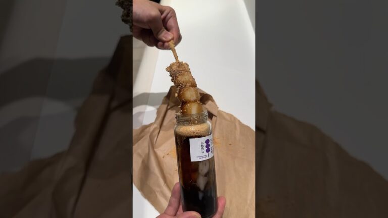 100%中身がこぼれるみたらし団子を食べてみた…#shorts