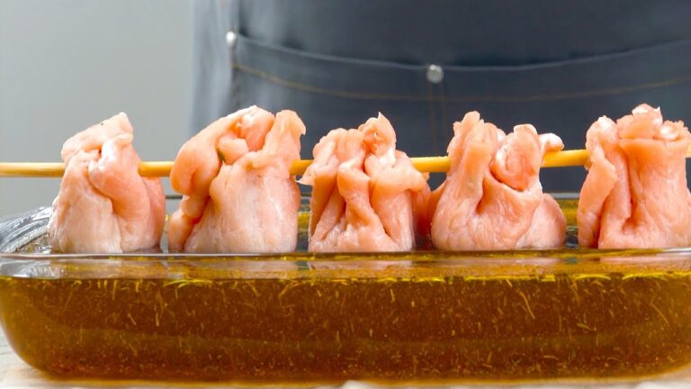 ポークチョップにこの2つの具材を包み込む　竹串の上は天国！