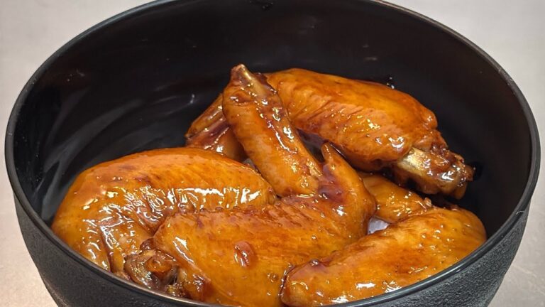 コーラで簡単！手羽先の甘辛煮｜照りテリでご飯が進む！