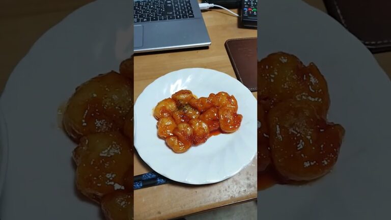 大好きなエビチリ定食と、もやしの卵炒め、ポテトサラダの夕食