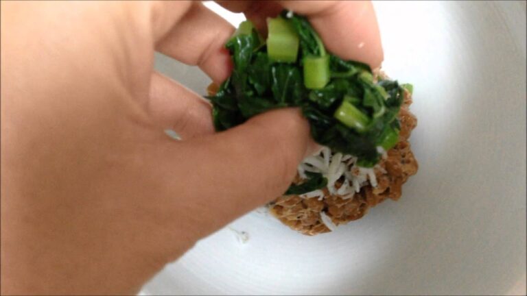 【What do you put into natto?】　納豆に何入れる？大根葉+しらす　Japanese radish leaf+Shirasu