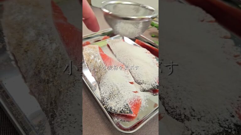 他の投稿▷@rin_uchi_recipe【秋鮭のムニエル🍋🐟✨】香ばしいバターとレモンの香りがふわっと広がる、秋の味覚・秋鮭のムニエル。外はカリッと、中はふっくら#簡単レシピ #鮭#バター