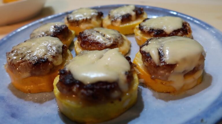 ズッキーニとひき肉のチーズ焼き Bake topped with cheese on zucchini and minced meat