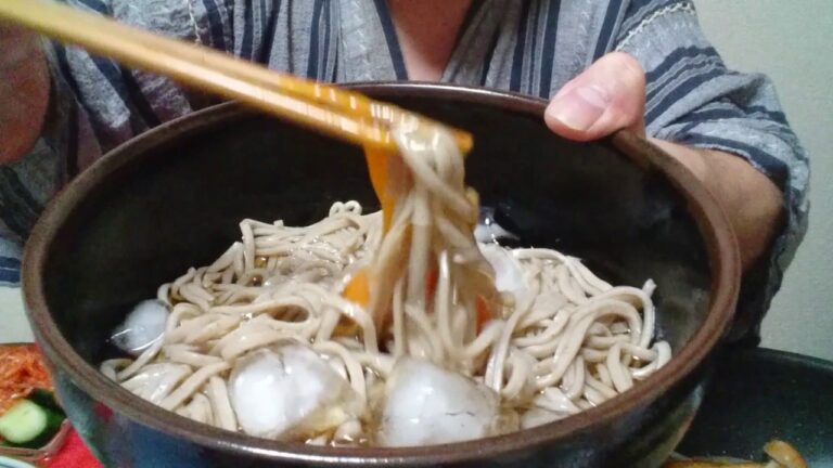 【めし日記】冷やし目玉ぶっかけ蕎麦とソーセージとごぼうのさつま揚げともやし炒めなど食べてみた。