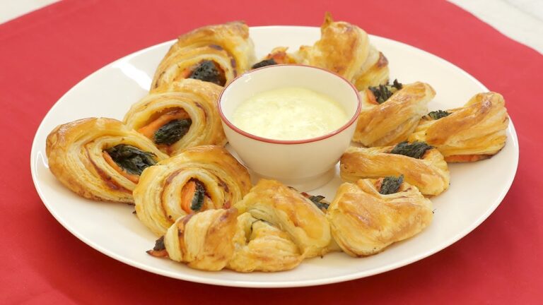チーズフォンデュソースで！サーモンとほうれん草のリースパイ