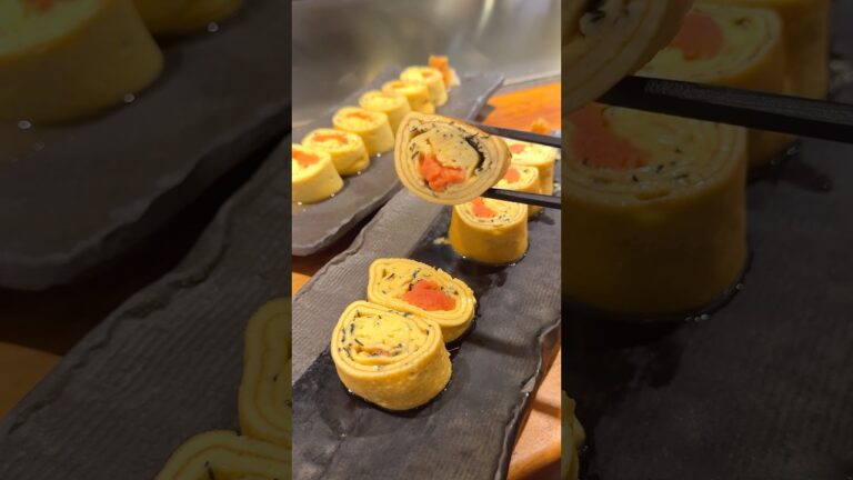 高速で巻き上げるローリングだし巻き卵！明太と出汁の風味が混ざり合って最高【名古屋：南風】