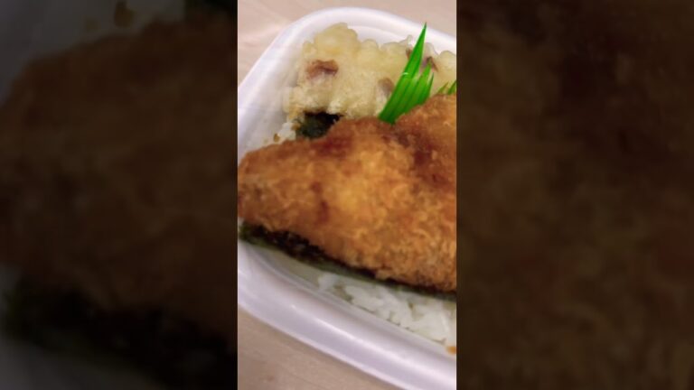 【#ほっともっと 】ごはんの上におかか昆布とのり、衣はサクサク、身はホクホクの白身魚のフライと食べ応えたっぷりのちくわ天「のり弁当」#shorts #short #ショート #弁当 #飯テロ