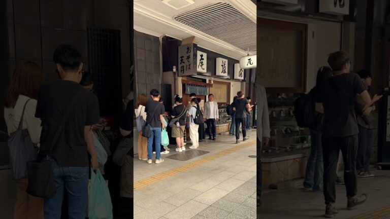 創業１６５年！東京を代表する老舗名店の”特大海老天”に行列殺到！
