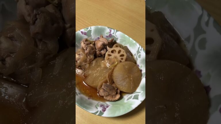 昼ご飯（大根、ネギ、玉ねぎ、蓮根、もも肉の煮物）