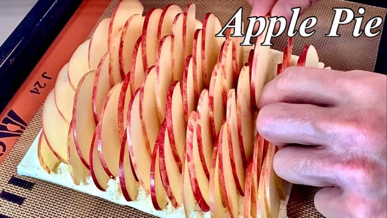 冷凍パイシートそのままで作る薄切りりんごのアップルパイ／How to make apple pie.