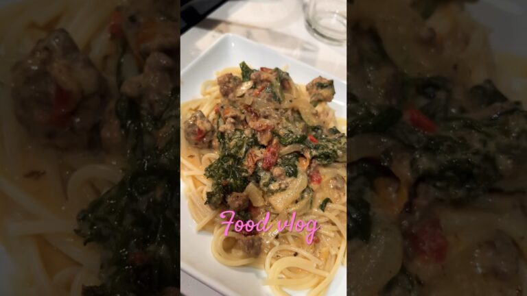 White sauce Pasta with kale and spinach #foodie #pasta #delicious #whitesaucepasta #kale #spinach