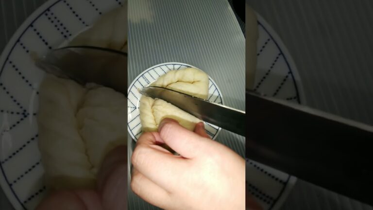 KALDIのカルツォーネ　トマト＆ベーコン